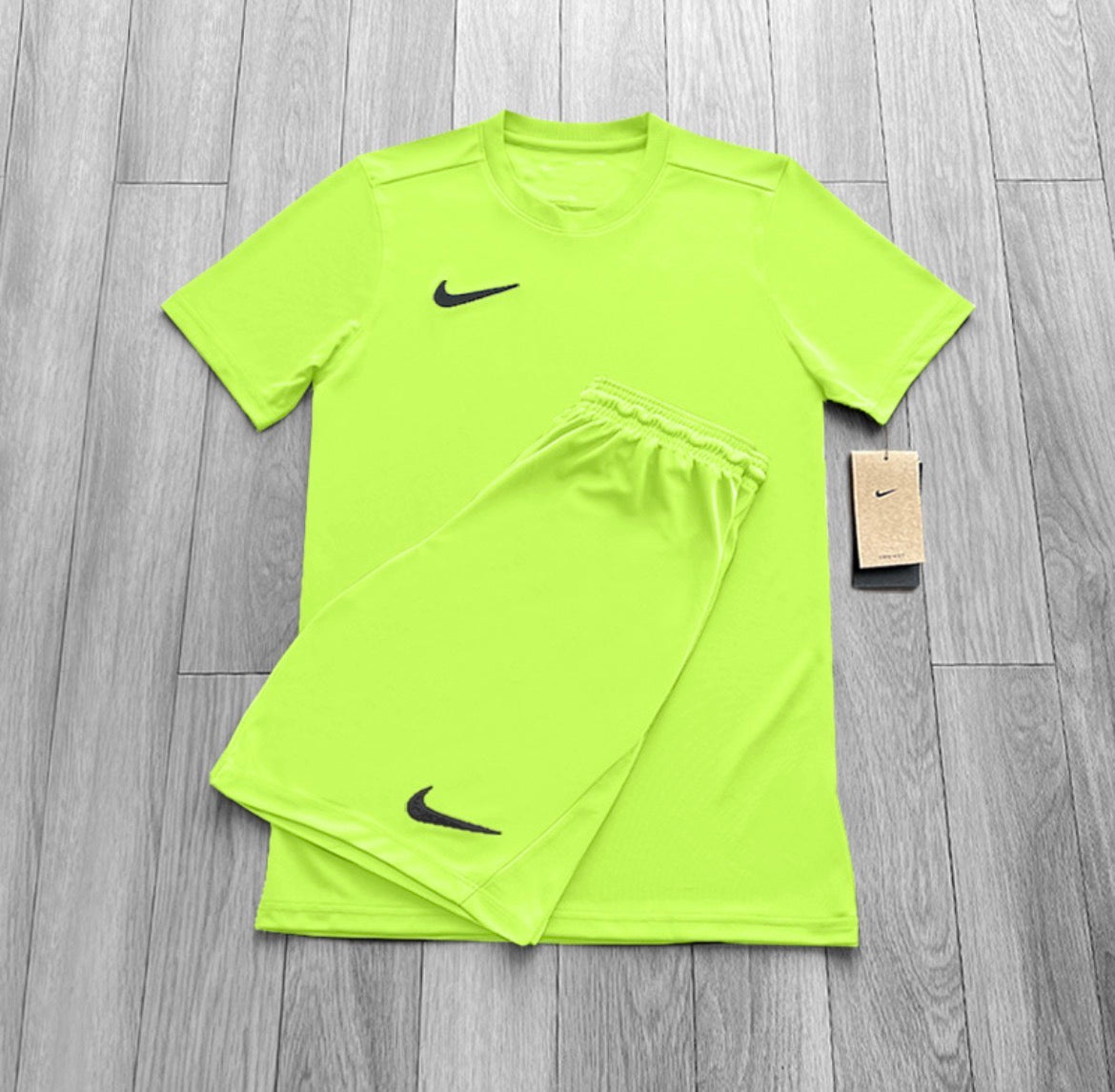 NIKE DRI FIT VOLT SET - T SHIRT / SHORTS