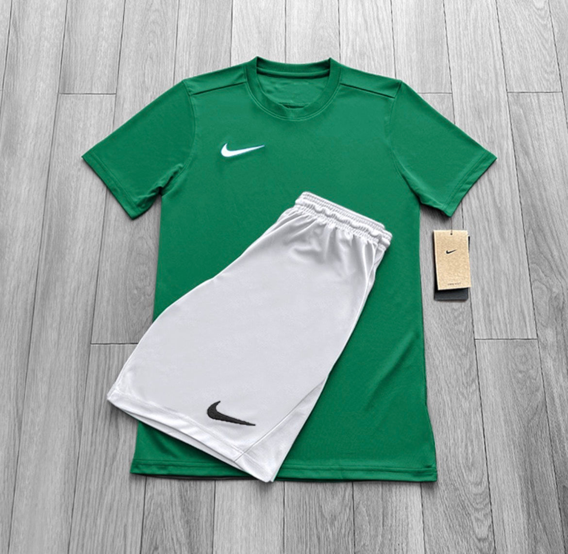 NIKE DRI FIT GREEN / WHITE SET - T SHIRT / SHORTS